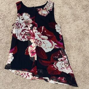 Chic Floral Sleeveless Blouse in Black and Red